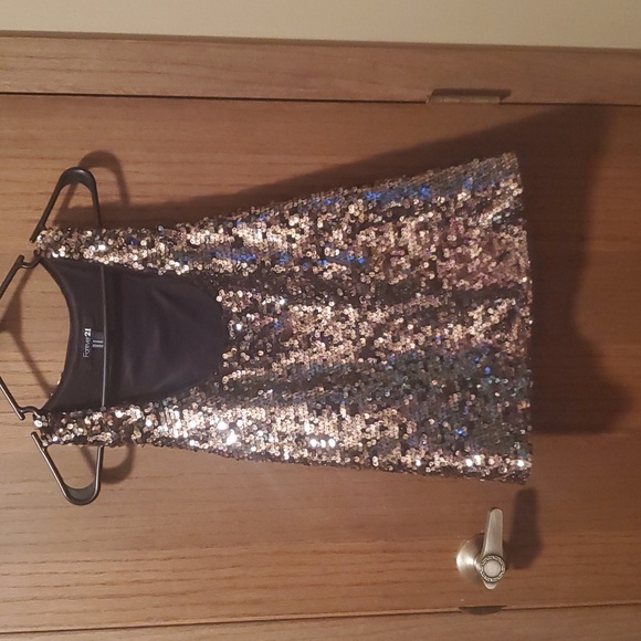 Size M Forever 21 Black/Gold Sparkle Racerback Tank - Picture 1 of 3